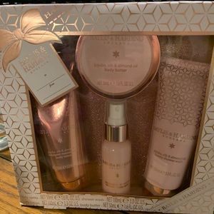 Baylis&Harding gift set